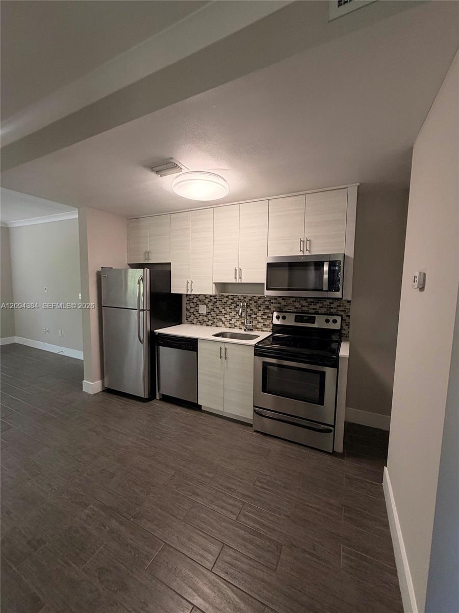 115 Menores Ave # 8, Coral Gables FL 33134 photo 2