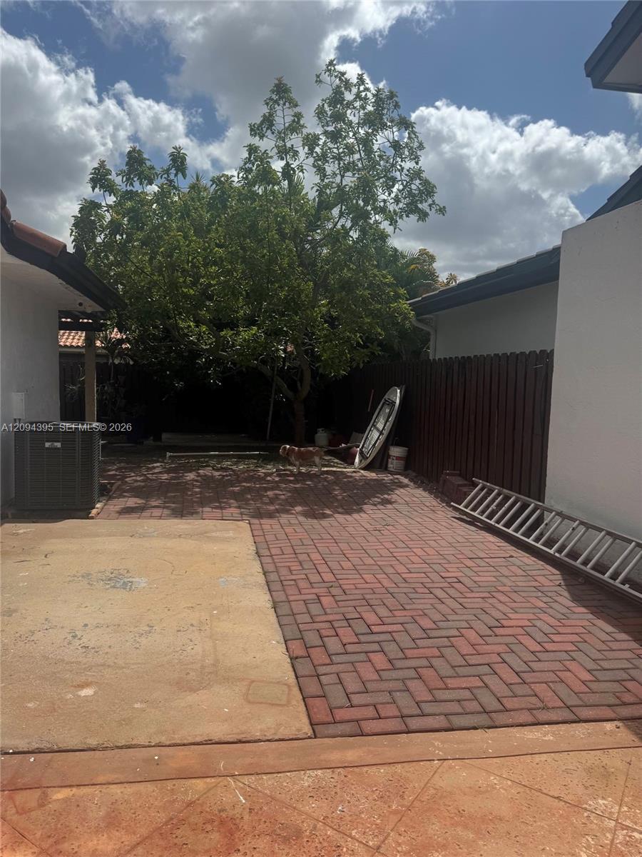811 NW 133rd Ct, Miami FL 33182 photo 2