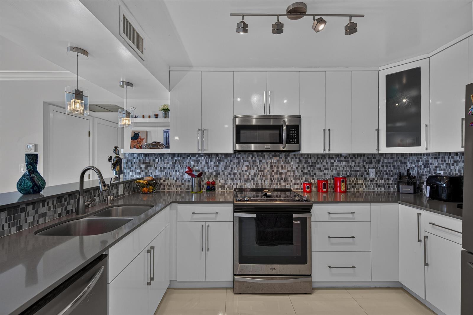 20379 W COUNTRY CLUB Drive # 1139, Aventura FL 33180 photo 2