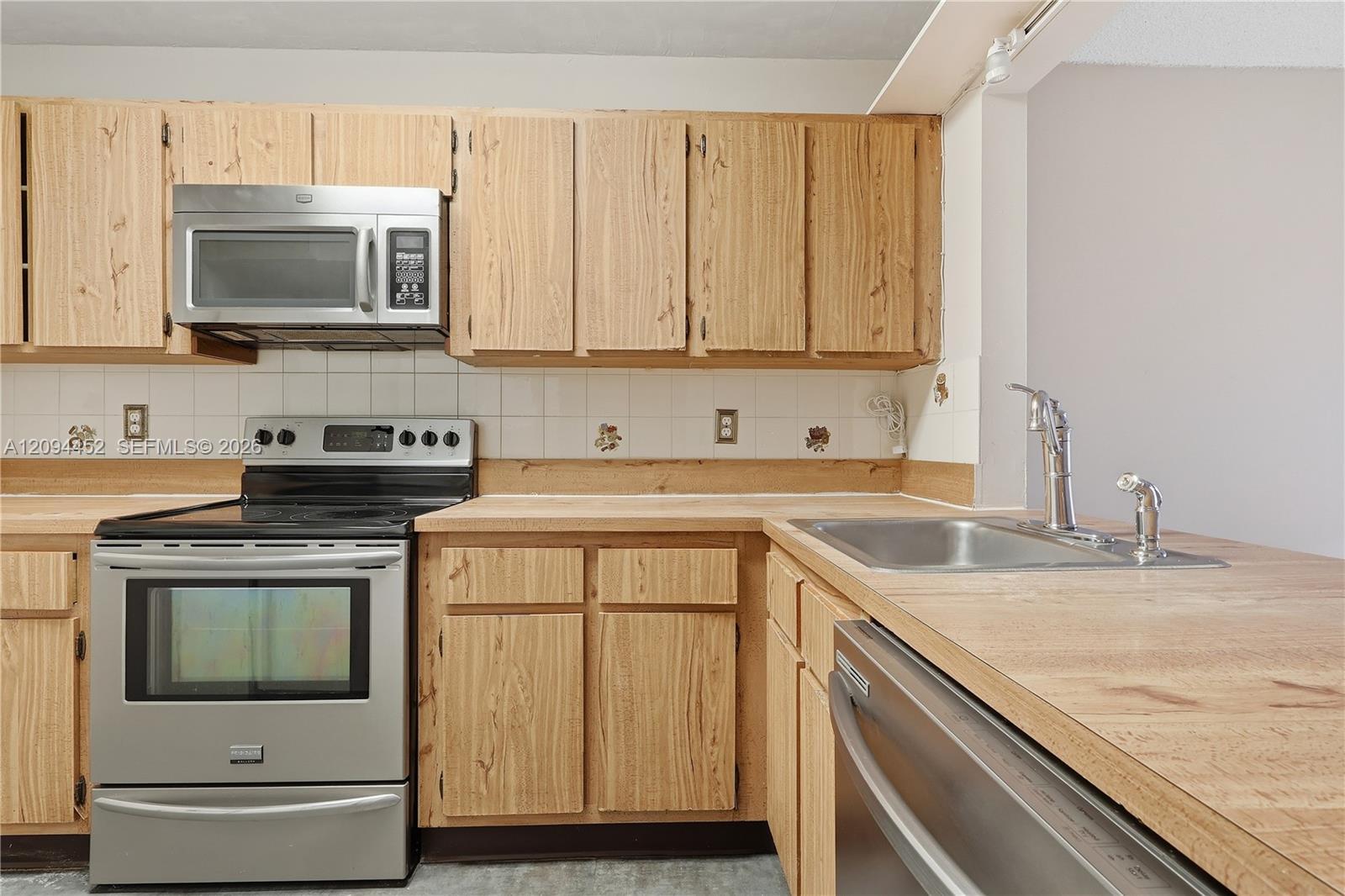 2655 W 67th Pl # 13, Hialeah FL 33016 photo 4