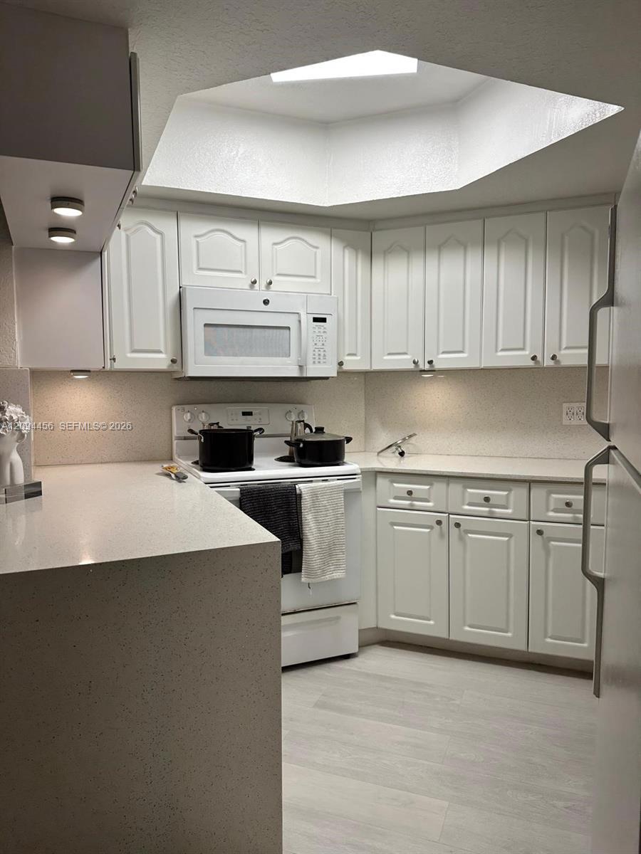 8323 Lake Dr # 102, Doral FL 33166 photo 4