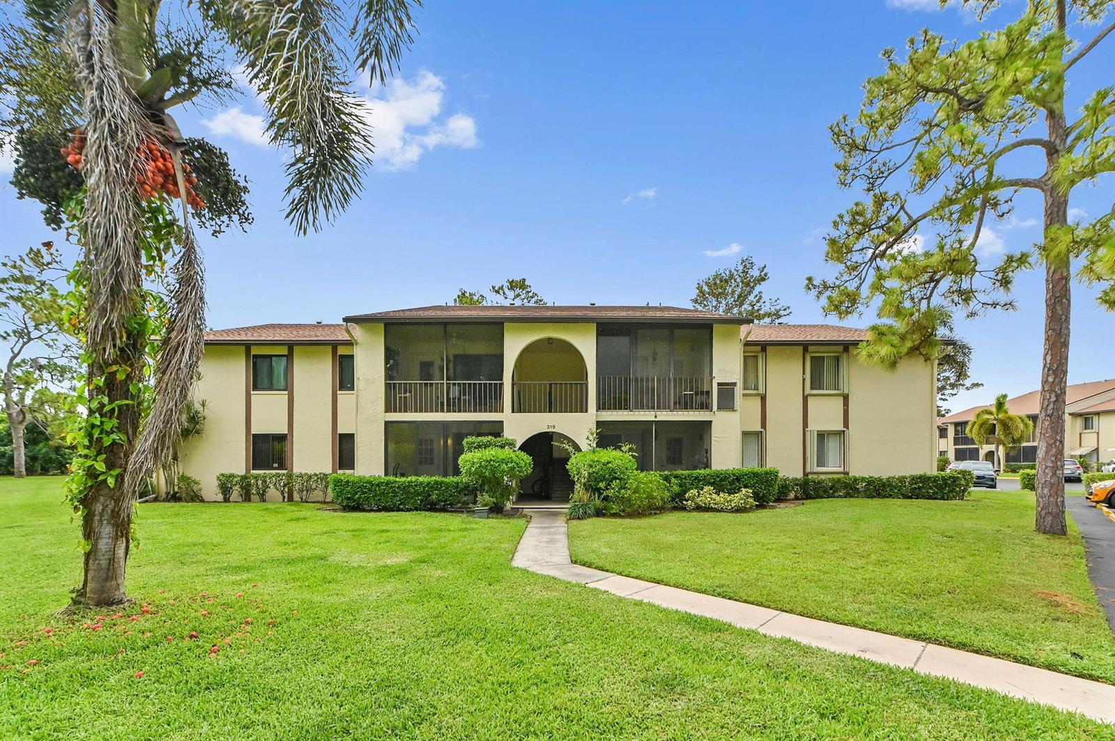 319 Knotty Pine Circle # 1, FL 33463