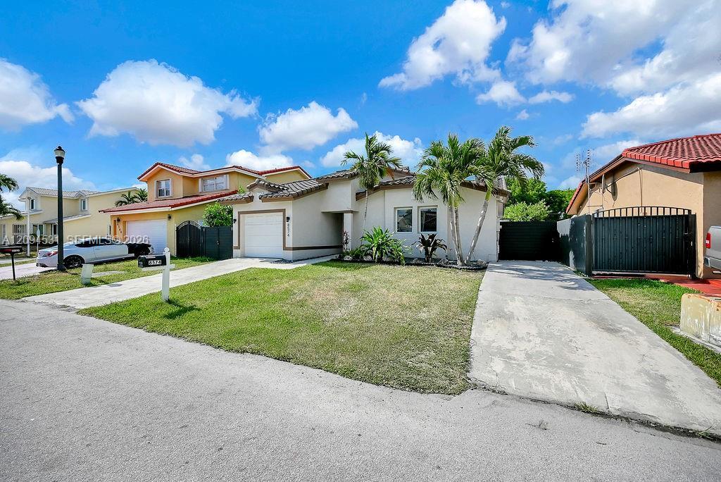 8574 SW 211th Ter, Cutler Bay FL 33189 photo 2