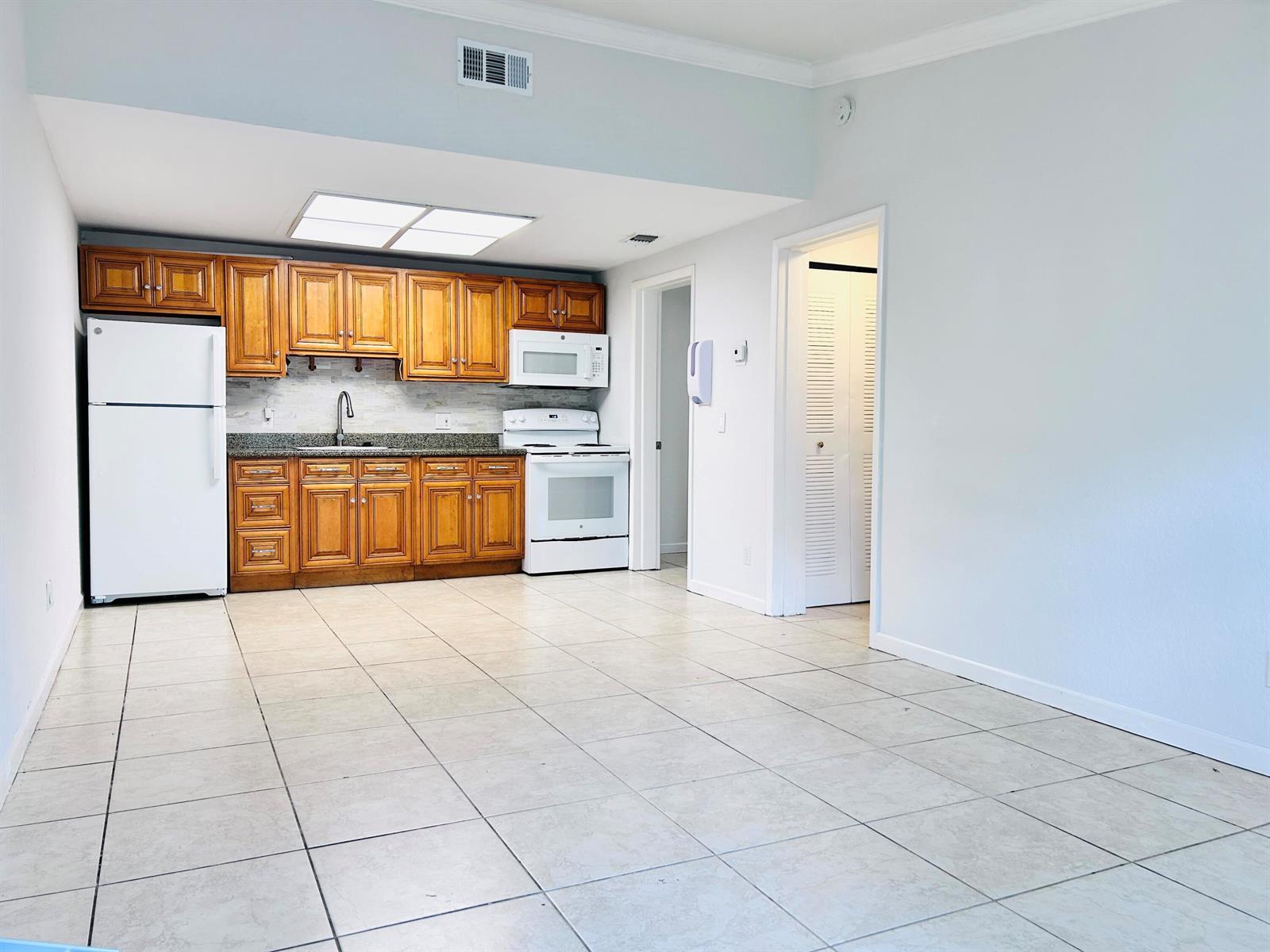 7168 SOUTHGATE Boulevard # 7168, Tamarac FL 33321 photo 3