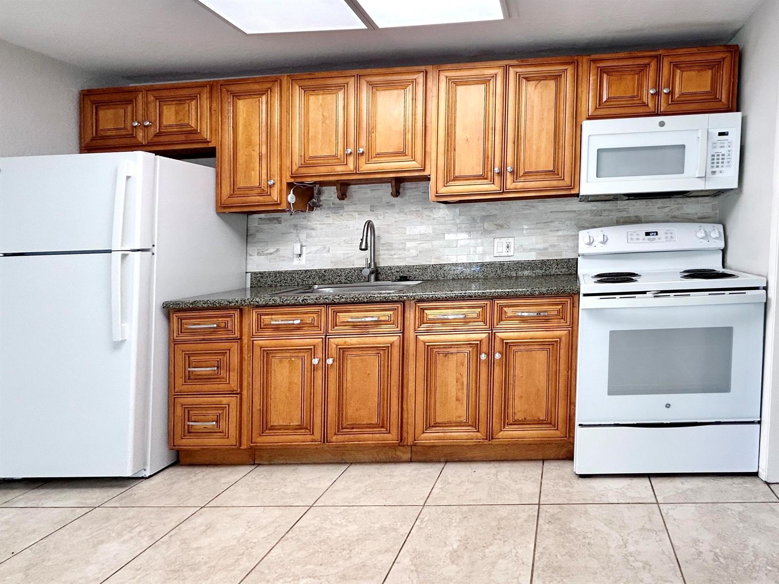 7168 SOUTHGATE Boulevard # 7168, Tamarac FL 33321 photo 5