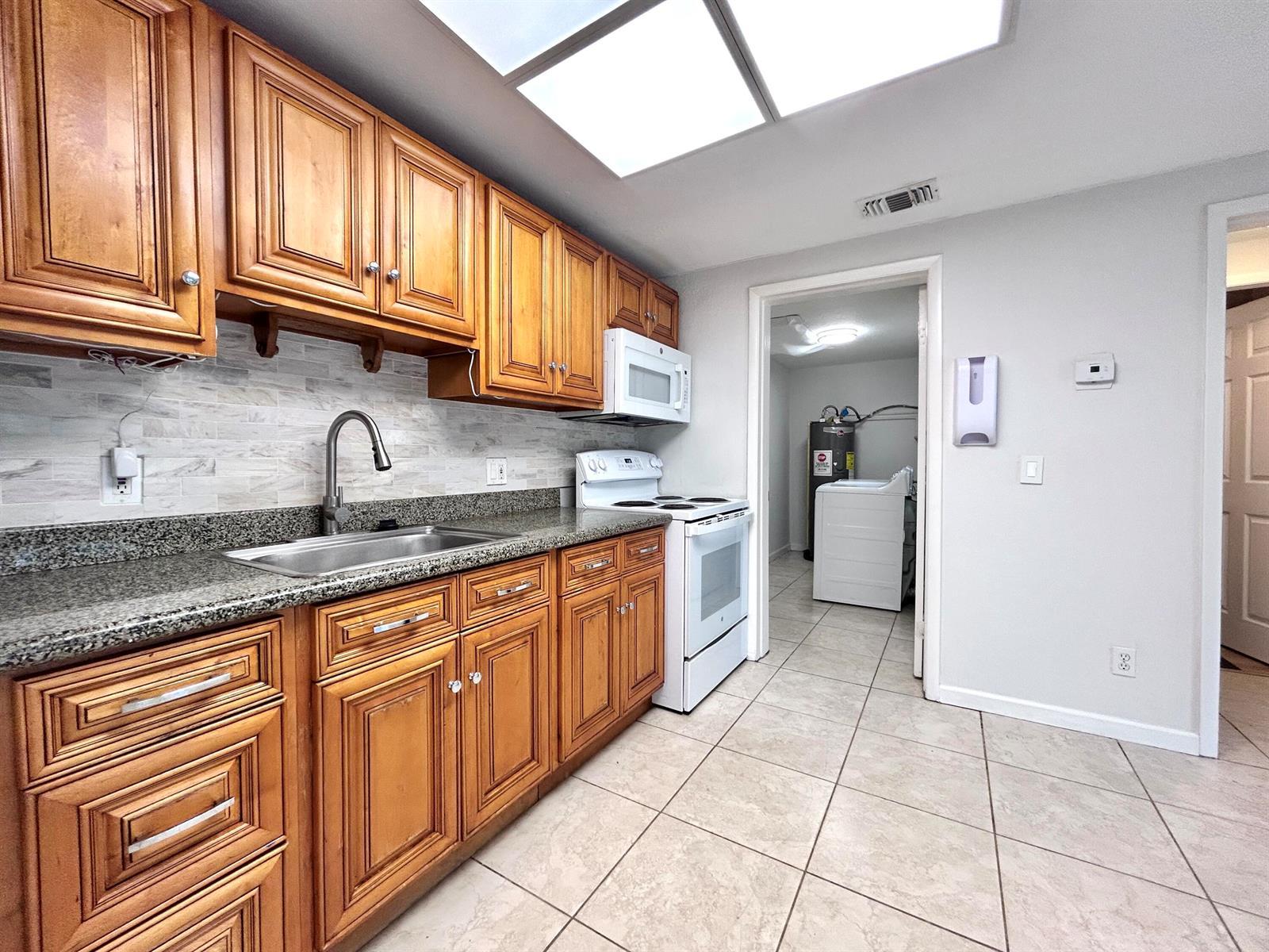 7168 SOUTHGATE Boulevard # 7168, Tamarac FL 33321 photo 4