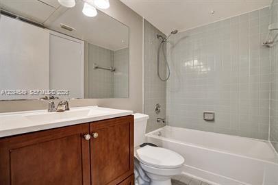 2871 N Oakland Forest Dr # 210, Oakland Park FL 33309 photo 3