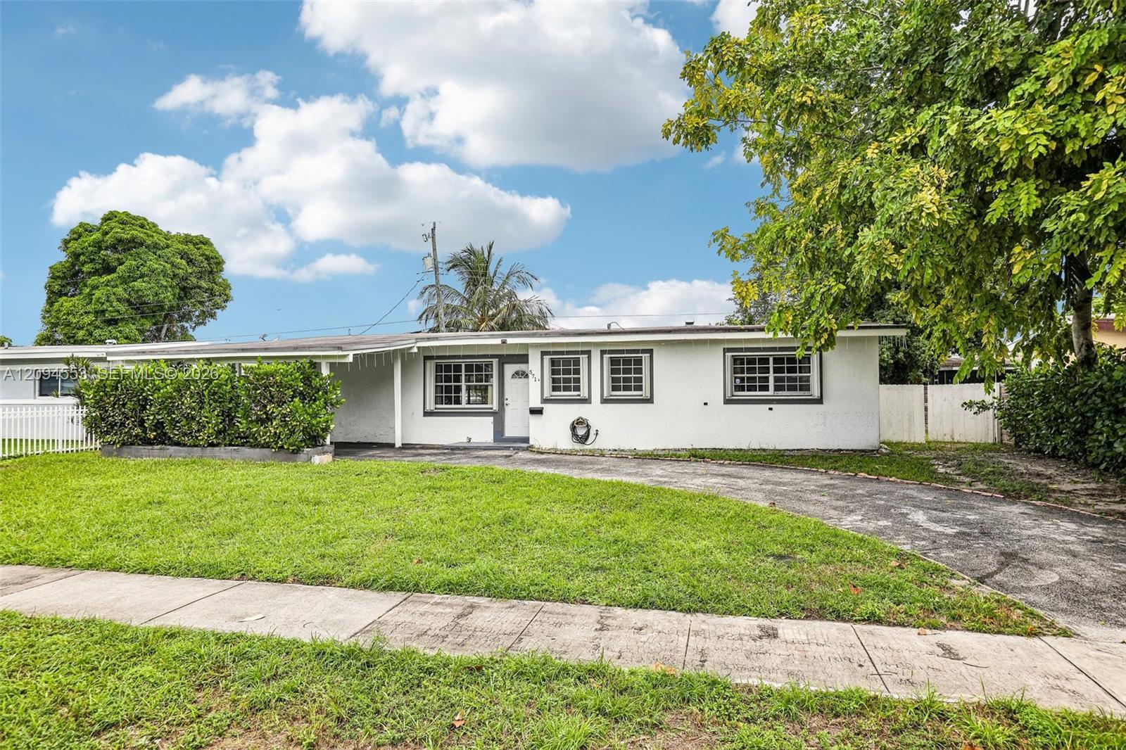 571 NE 172nd St, North Miami Beach FL 33162
