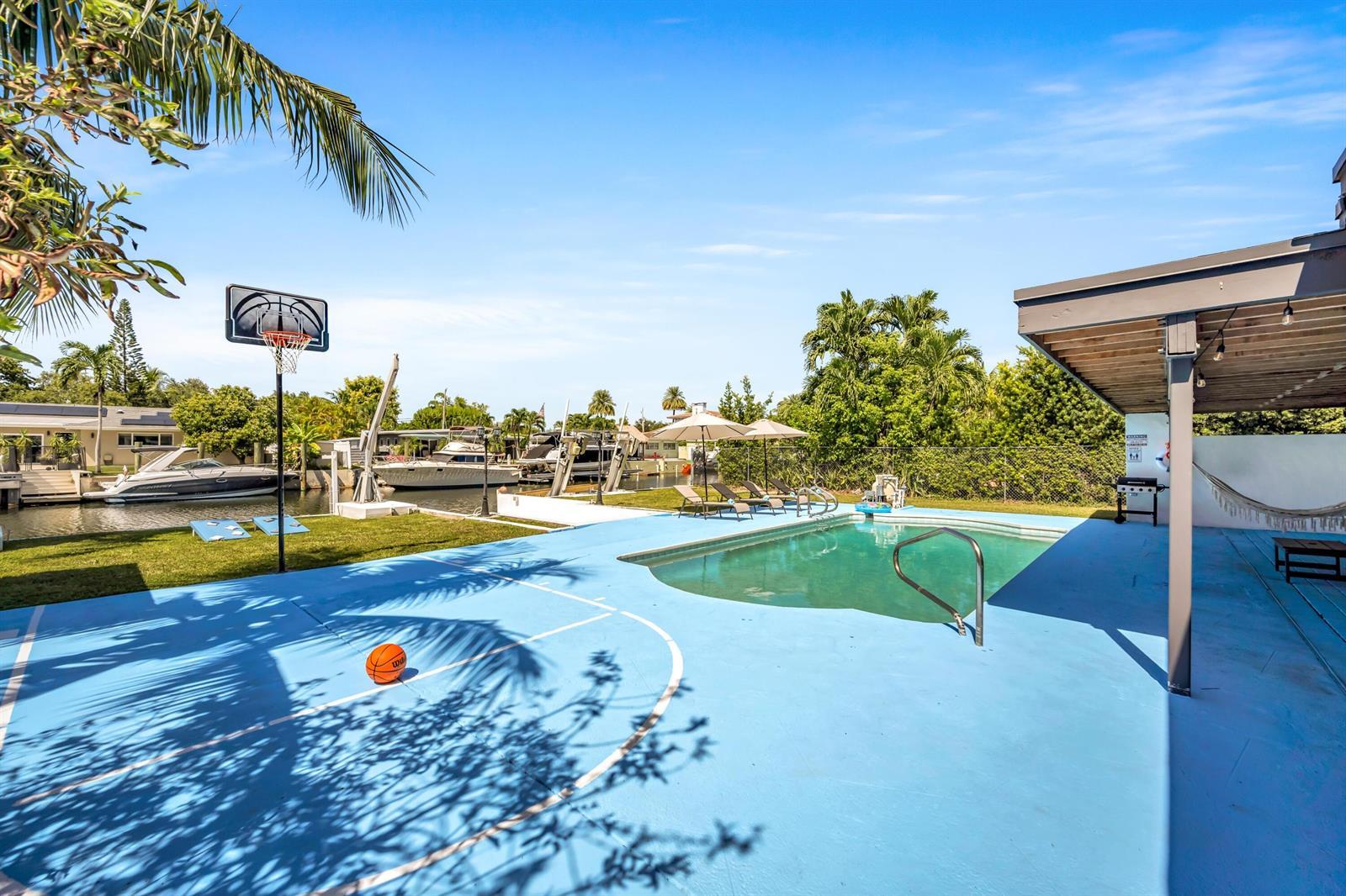 1875 Keystone Boulevard, North Miami FL 33181 photo 2