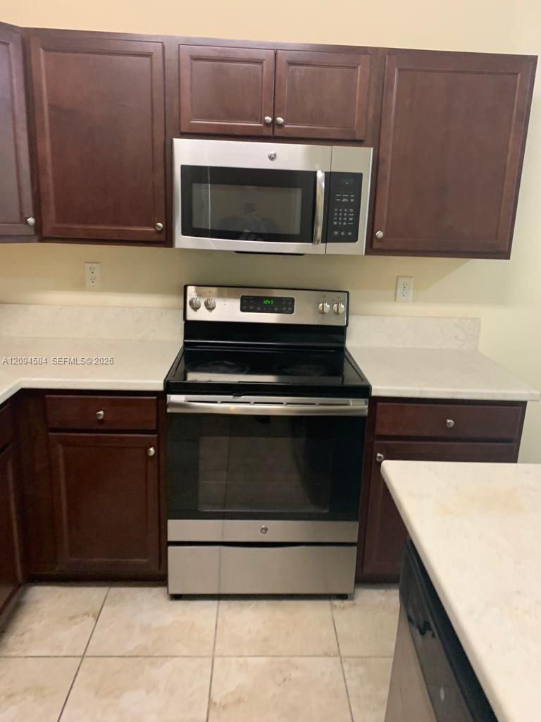 142 SE 28th Ter # 10, Homestead FL 33033 photo 4