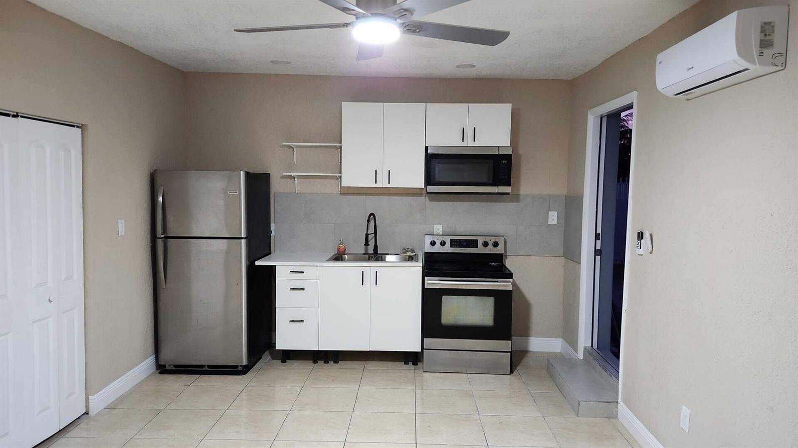 18515 NW 42ND Place unit 3, Miami Gardens FL 33055 photo 2