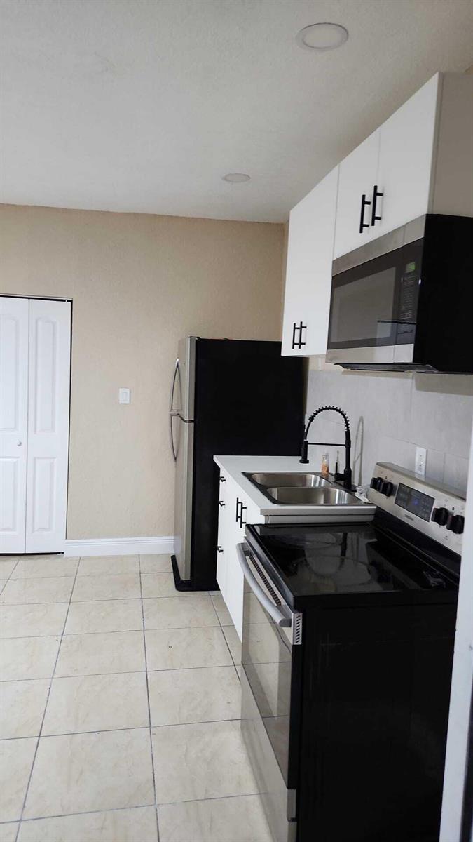 18515 NW 42ND Place unit 3, Miami Gardens FL 33055 photo 3