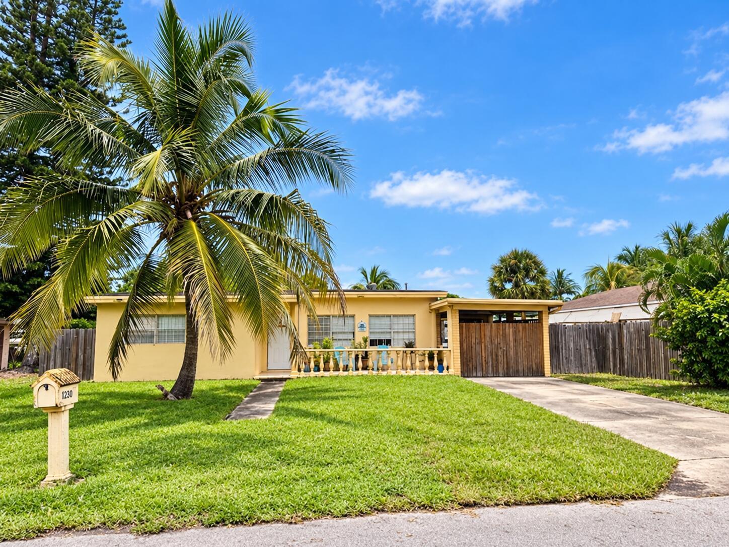 2205 NE 4th Court, Boynton Beach FL 33435