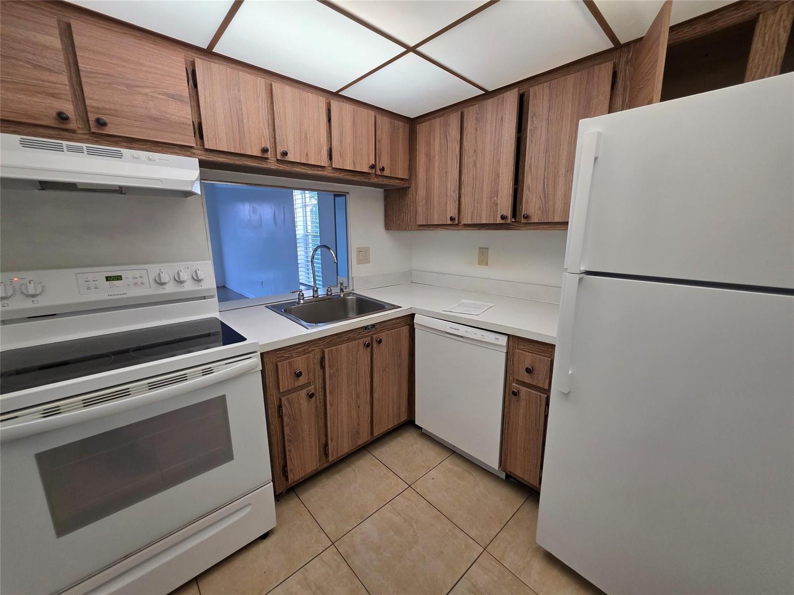 2800 NW 56TH Avenue # E407, Lauderhill FL 33313 photo 4
