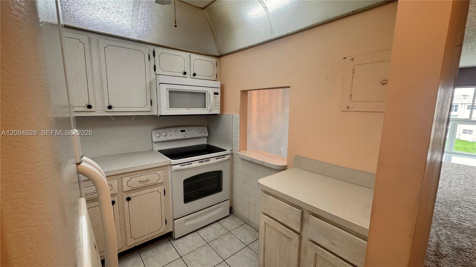 8400 Sunrise Lakes Blvd # 306, Sunrise FL 33322 photo 2