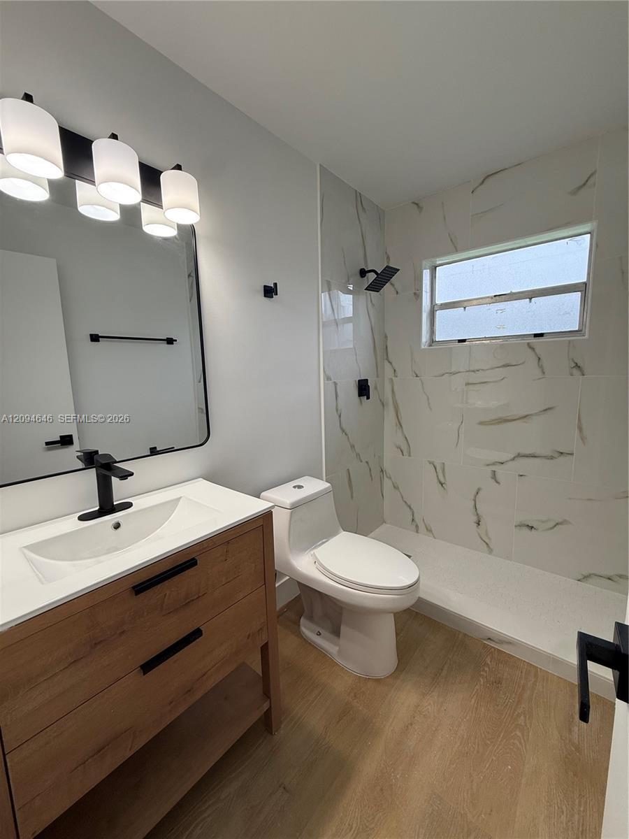 2450 NE 188 # 2450, Miami FL 33180 photo 5