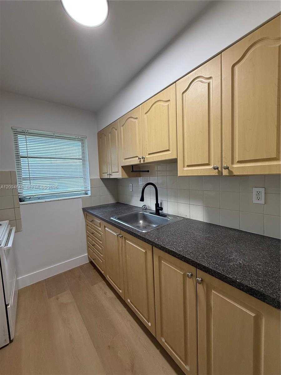 2450 NE 188 # 2450, Miami FL 33180 photo 4