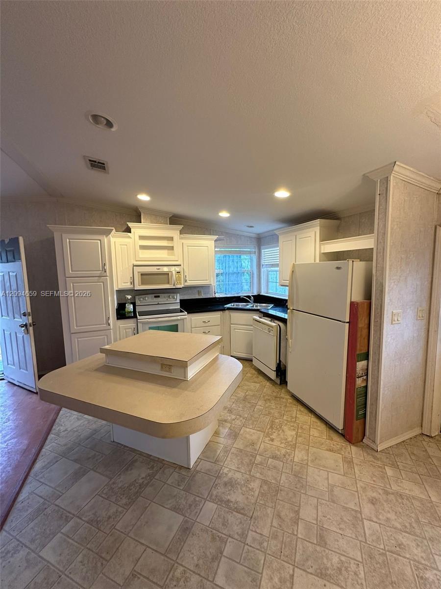 21631 NW 8th Ct # H, Pembroke Pines FL 33029 photo 2