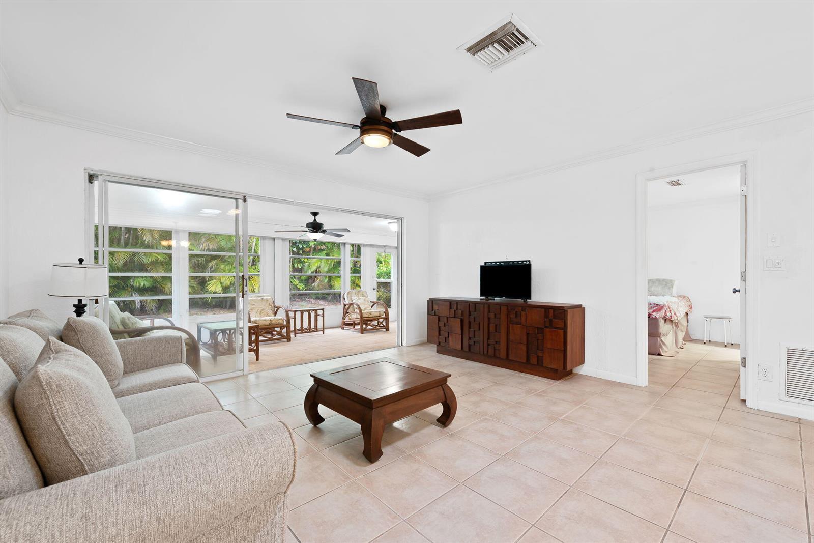 143 SE 7th Street, Deerfield Beach FL 33441 photo 5