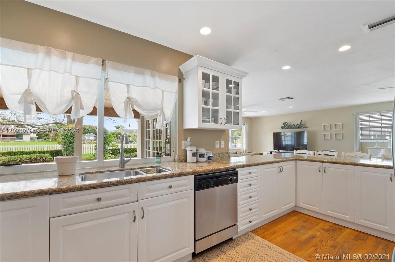 16220 SW 88th Ave Rd, Palmetto Bay FL 33157 photo 3