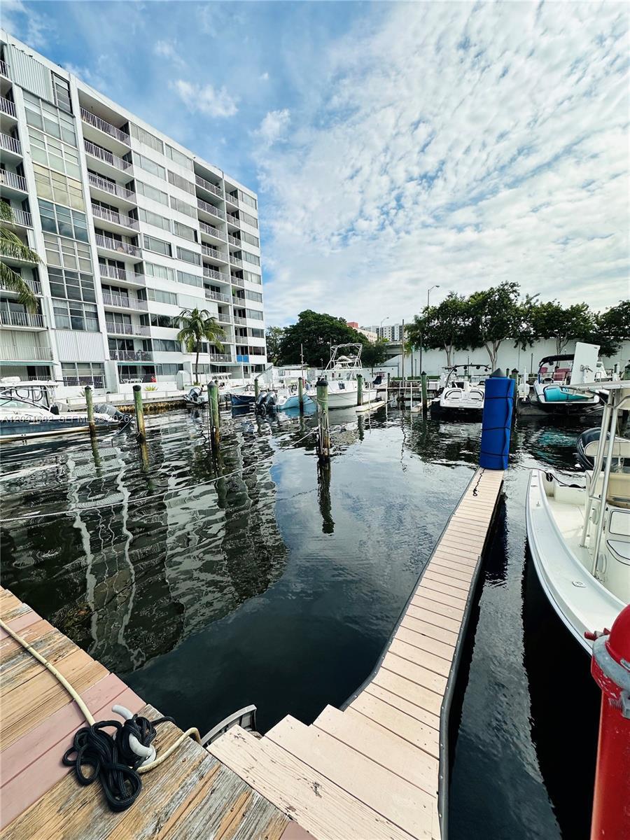 1700 NW N River Dr, Miami FL 33125 photo 5