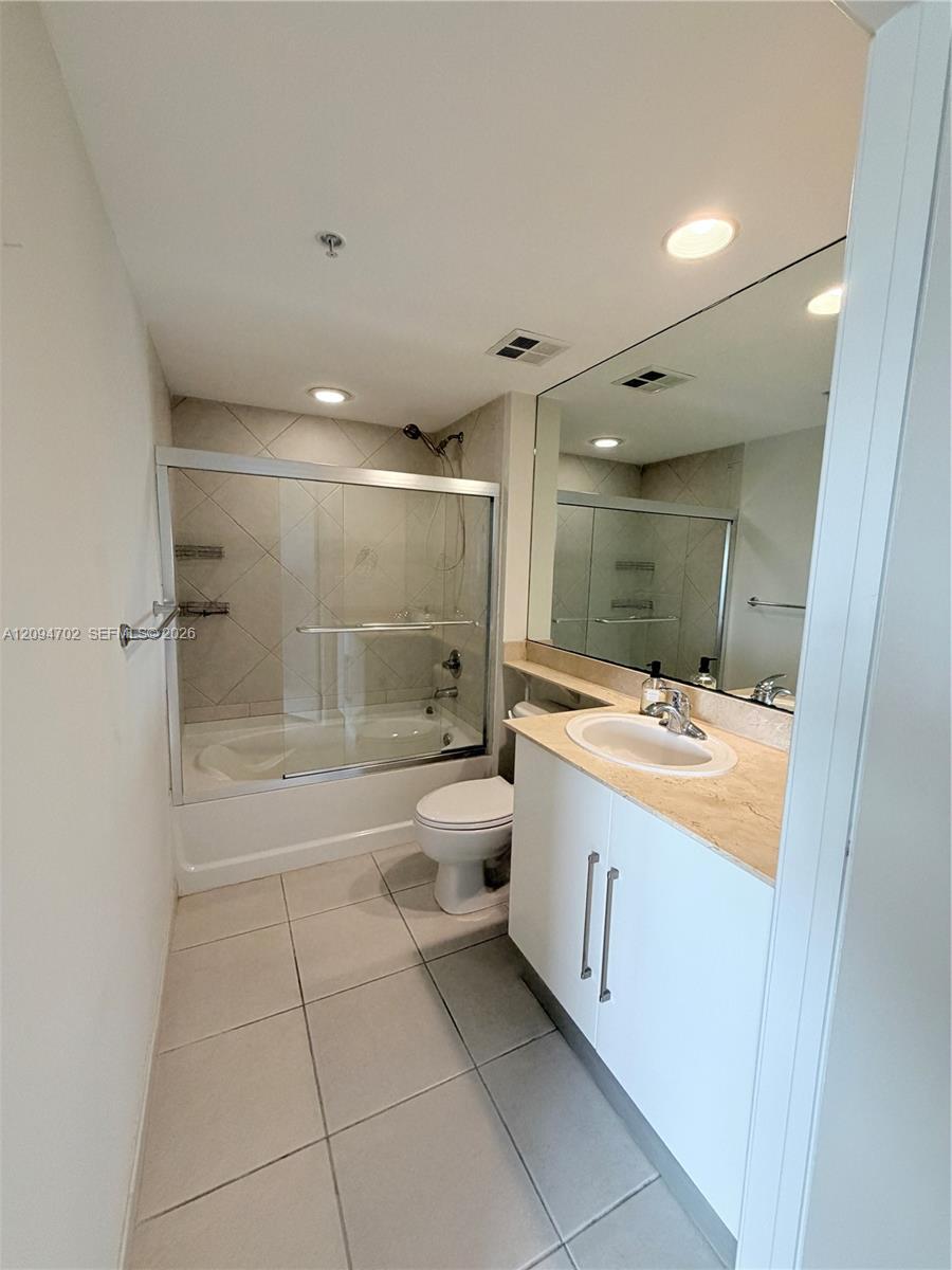 325 S Biscayne Blvd # 3015, Miami FL 33131 photo 4
