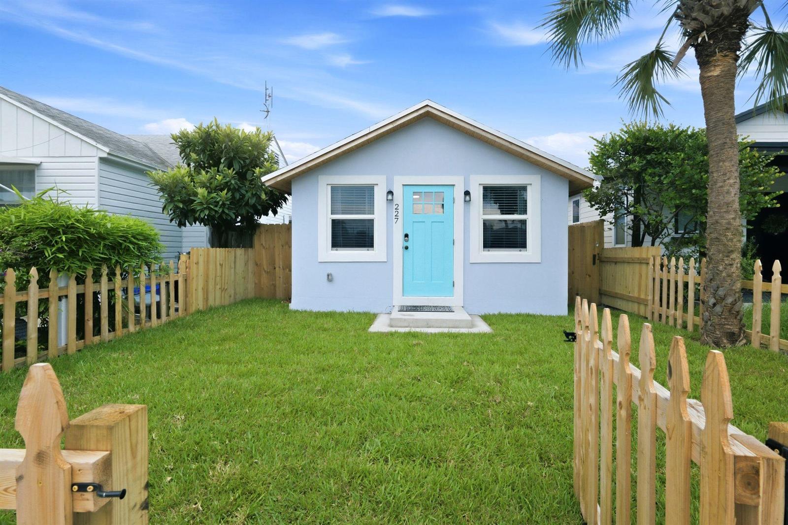 227 S E Street, FL 33460 photo 3