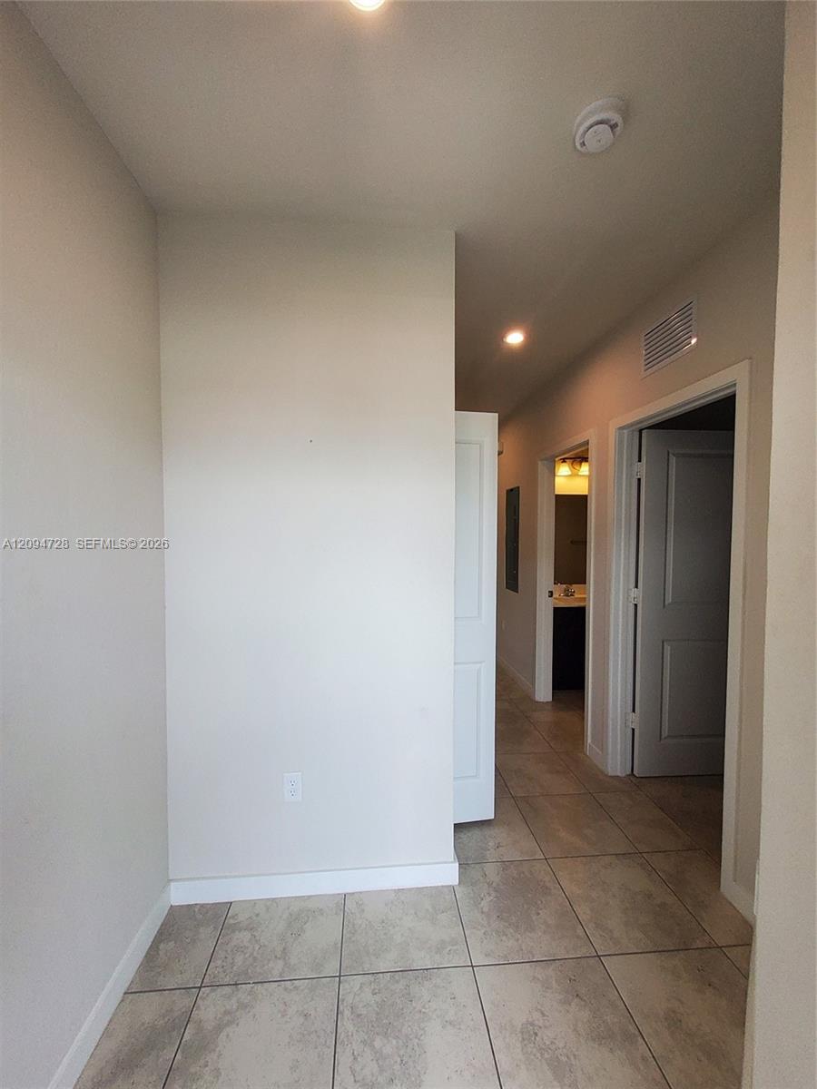 1085 NW 4th Ter, Florida City FL 33034 photo 3