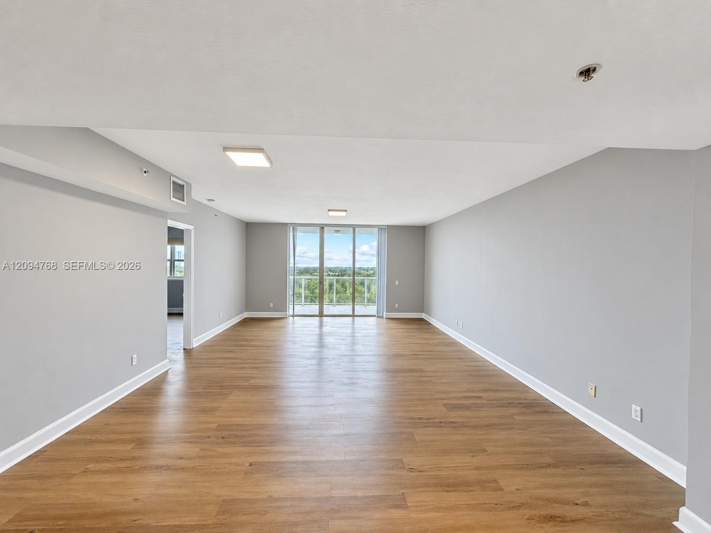 14951 Royal Oaks Ln # 1804, North Miami FL 33181 photo 2