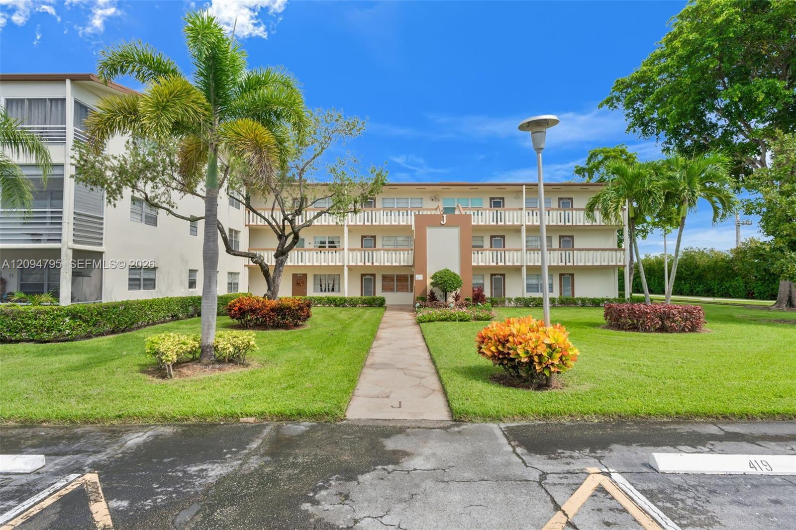 392 Mansfield J # 392, Boca Raton FL 33434 photo 3