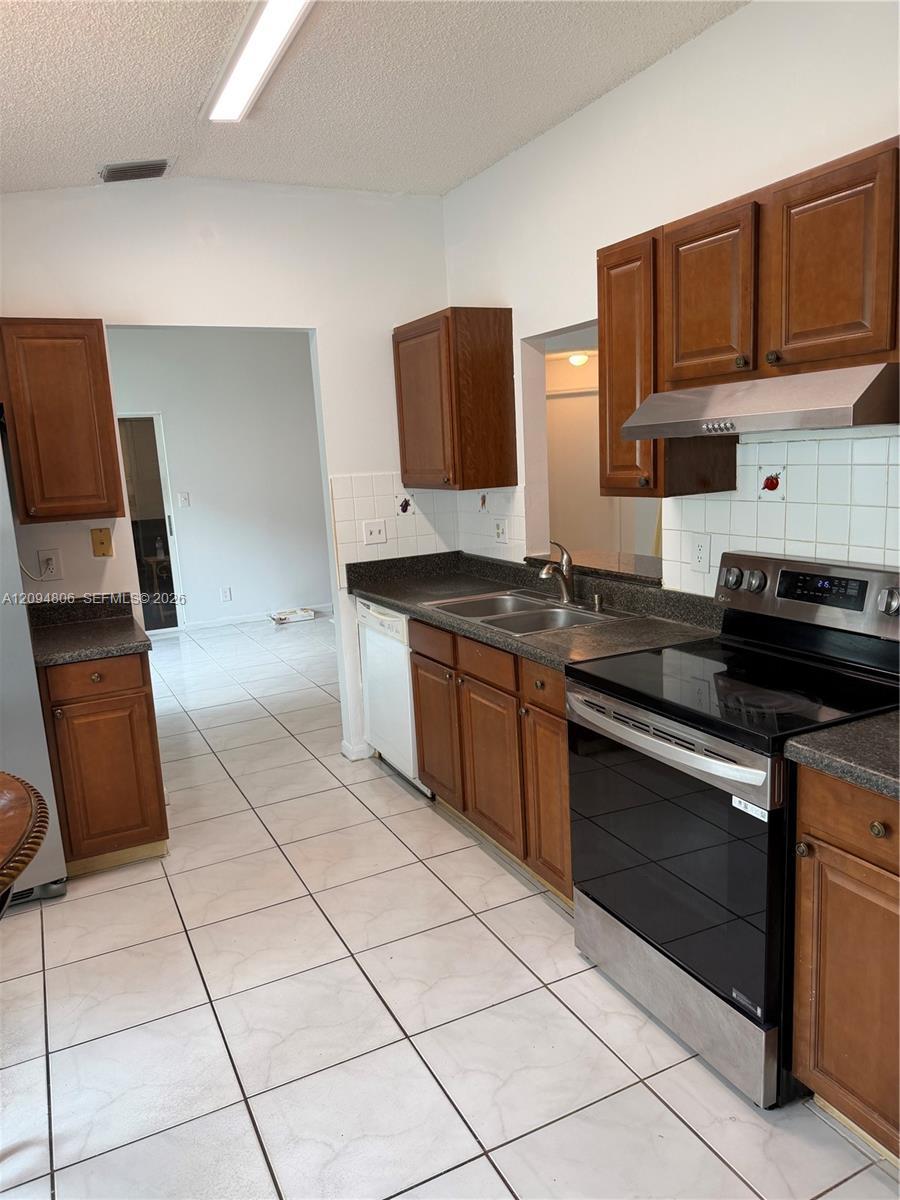 33 Bentwater Cir, Boynton Beach FL 33426 photo 4