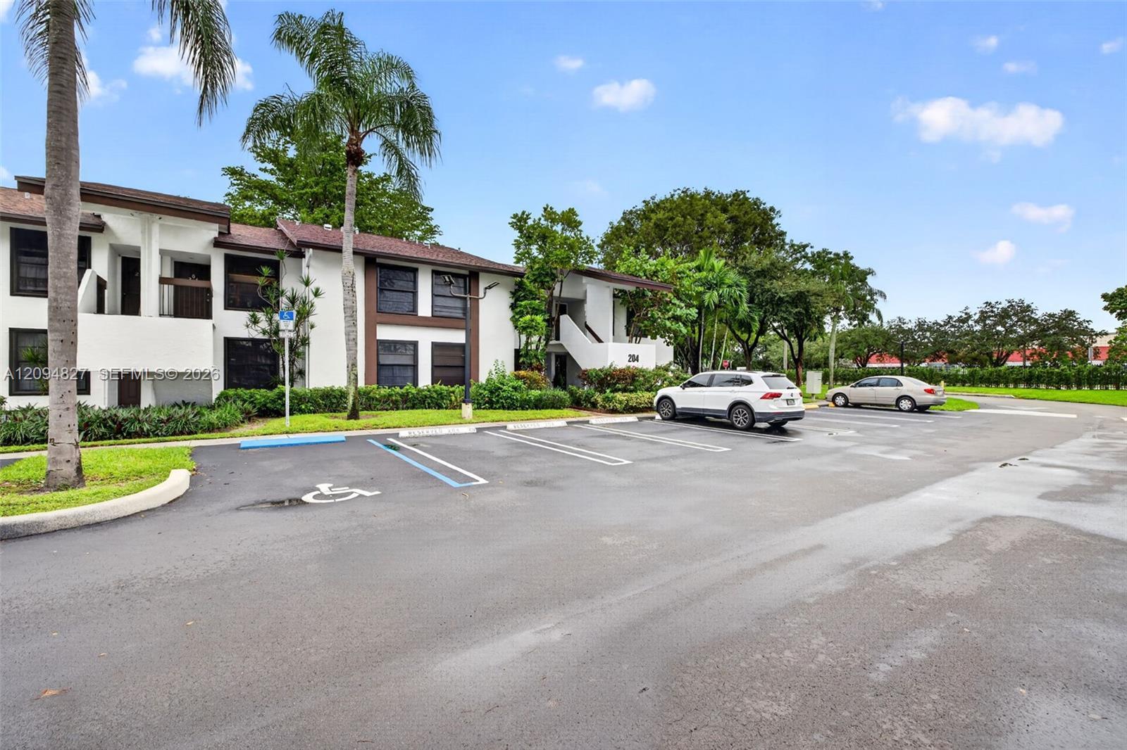 204 Lake Pointe Dr # 107, Oakland Park FL 33309