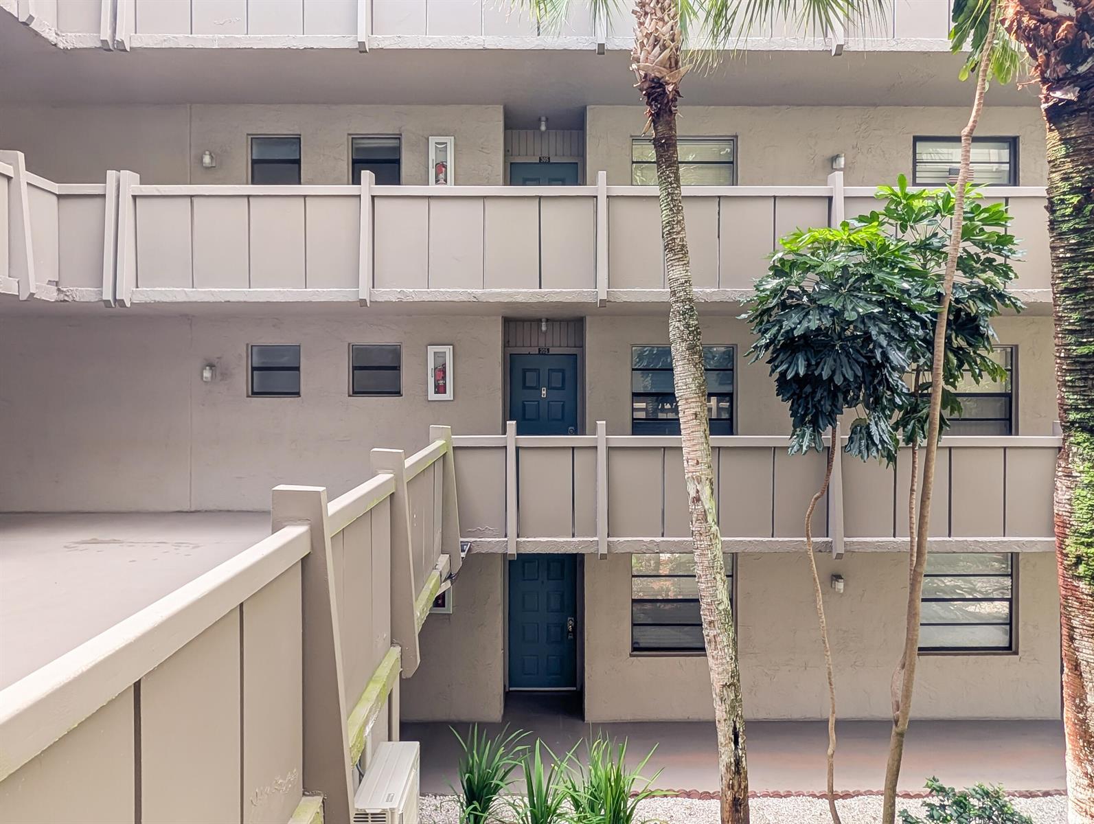 900 Colony Point Circle # 205, Pembroke Pines FL 33026 photo 4