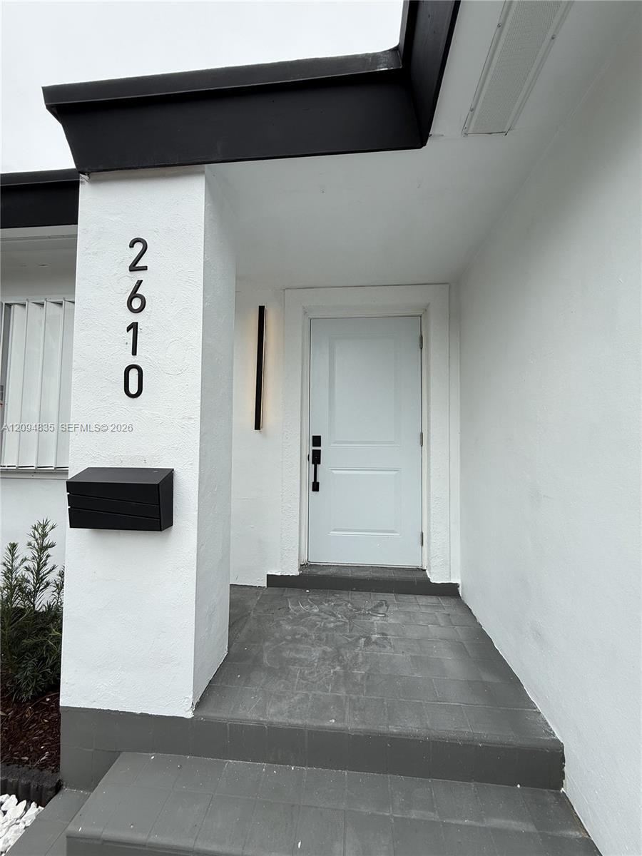 2610 Pierce St, Hollywood FL 33020 photo 3
