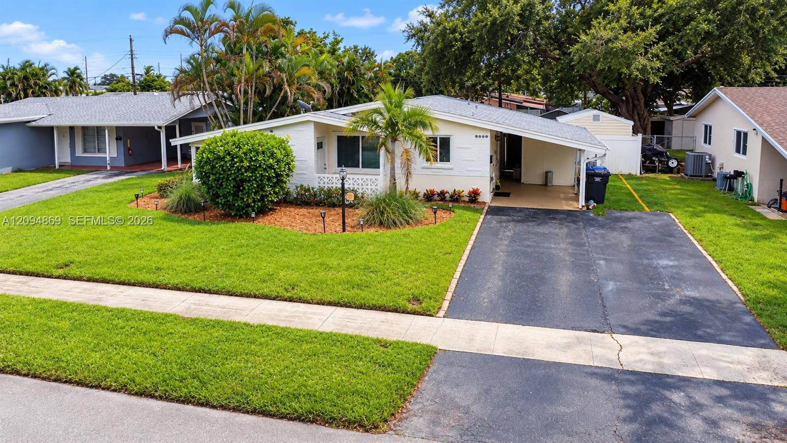 6520 Coolidge St, Hollywood FL 33024