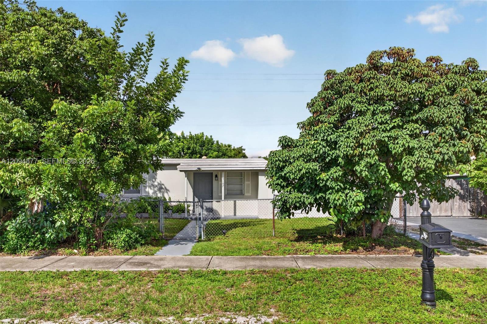 5197 NE 14th Ave, Pompano Beach FL 33064 photo 2