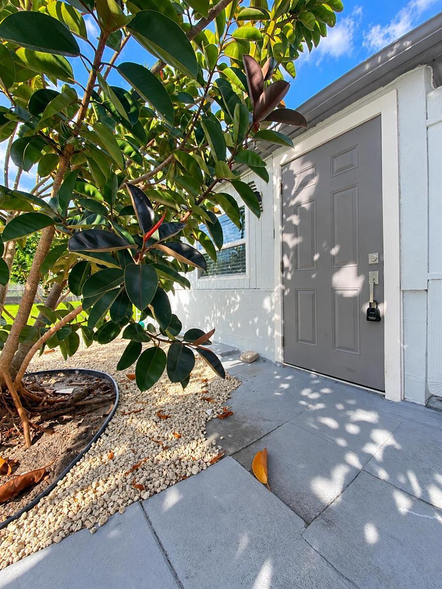 115 Walker Avenue Unit d, FL 33463
