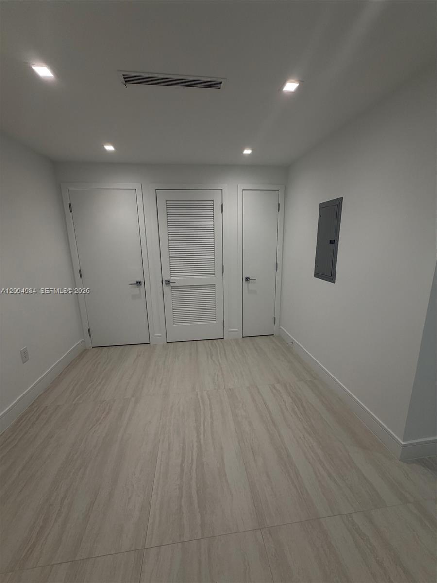 2411 Laguna Cir # 2408, Miami FL 33181 photo 5