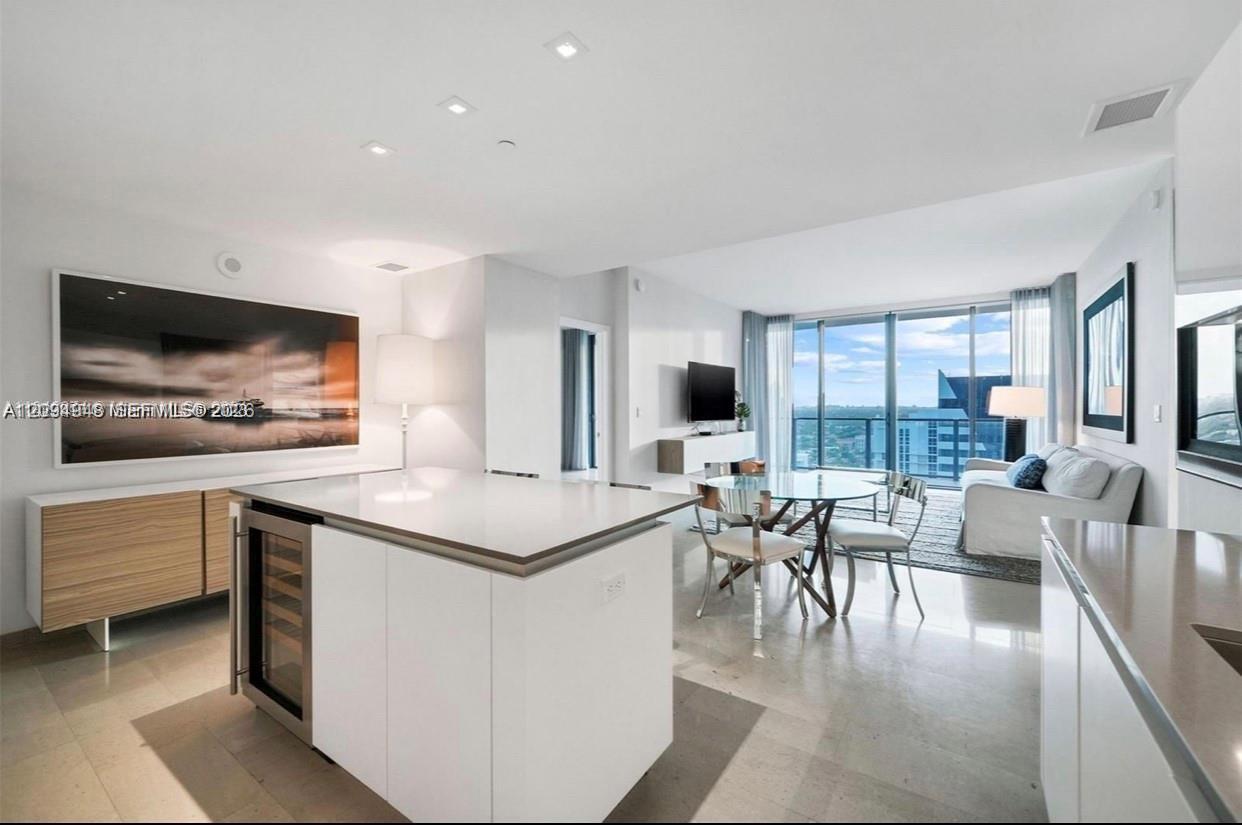 88 SW 7th St # 1904, Miami FL 33130