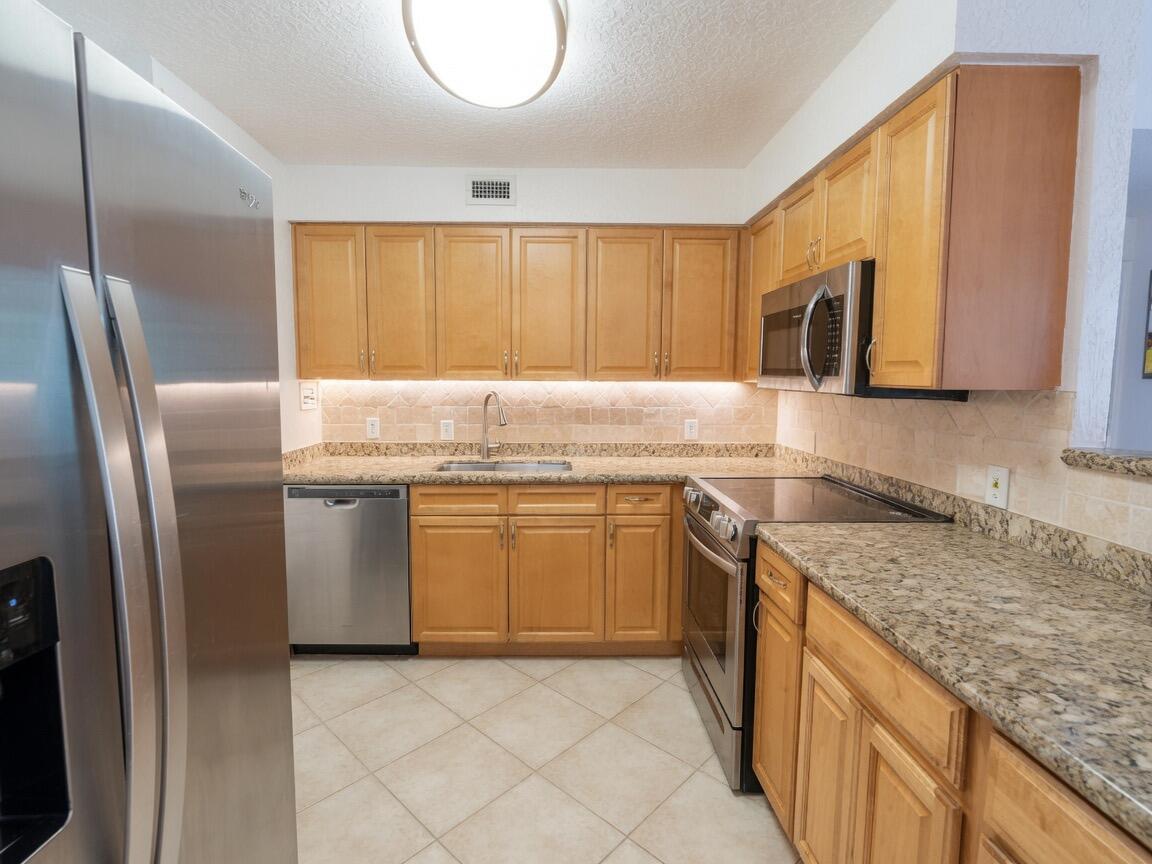 1000 SPANISH RIVER Road # 4P, Boca Raton FL 33432 photo 5