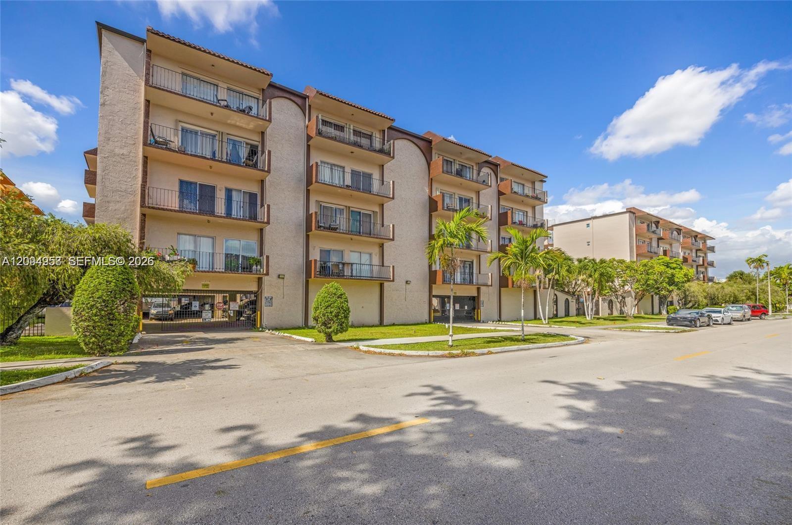 1950 W 54th St # 206, Hialeah FL 33012