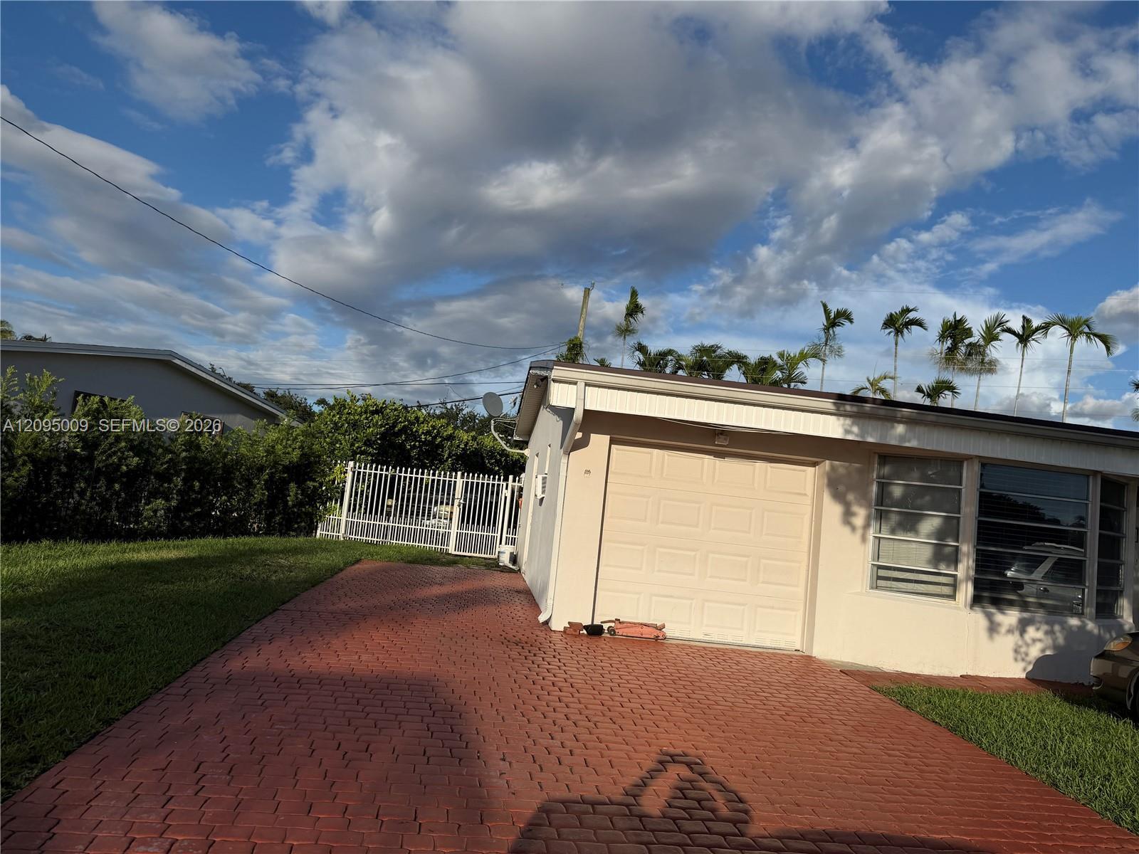 1821 SW 92nd Ct, Miami FL 33165 photo 2