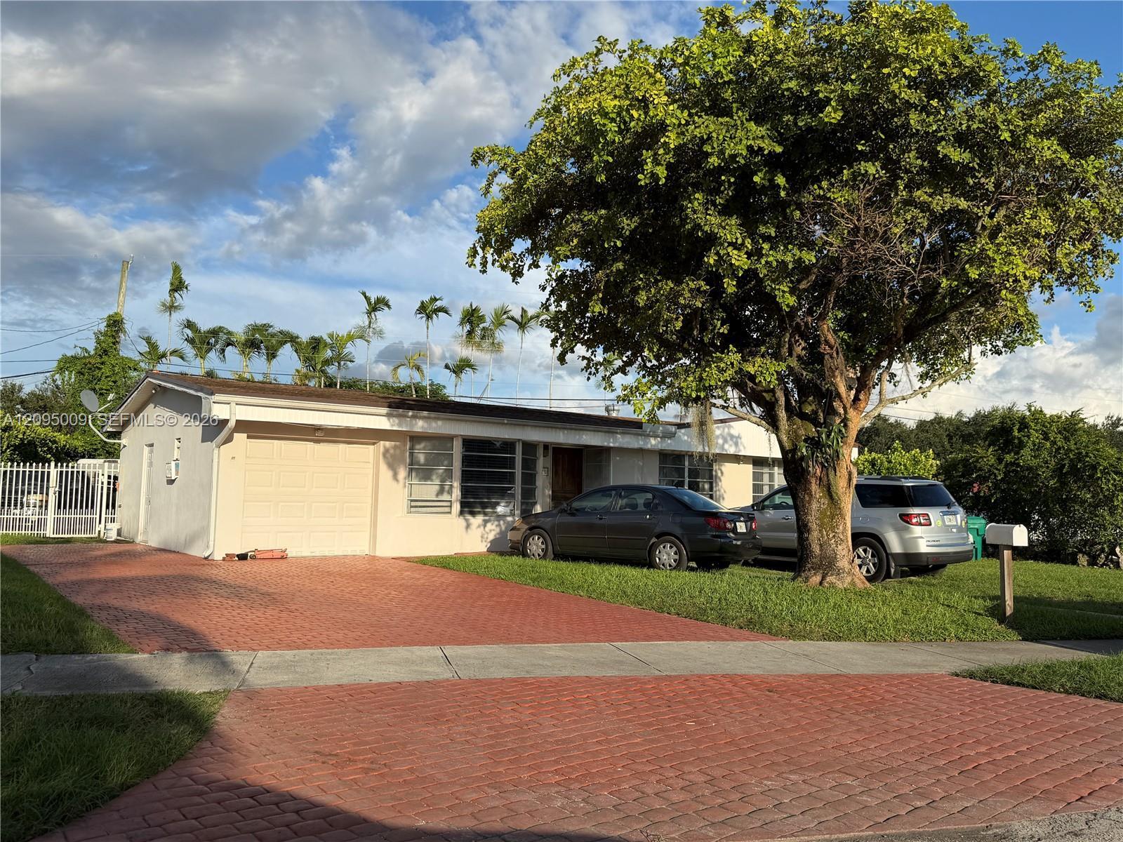 1821 SW 92nd Ct, Miami FL 33165