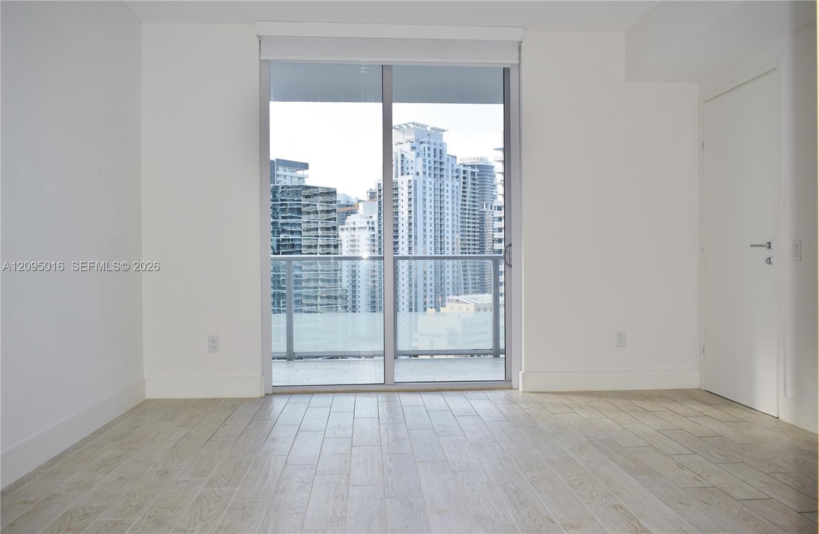 Miami, FL 33131 photo 3