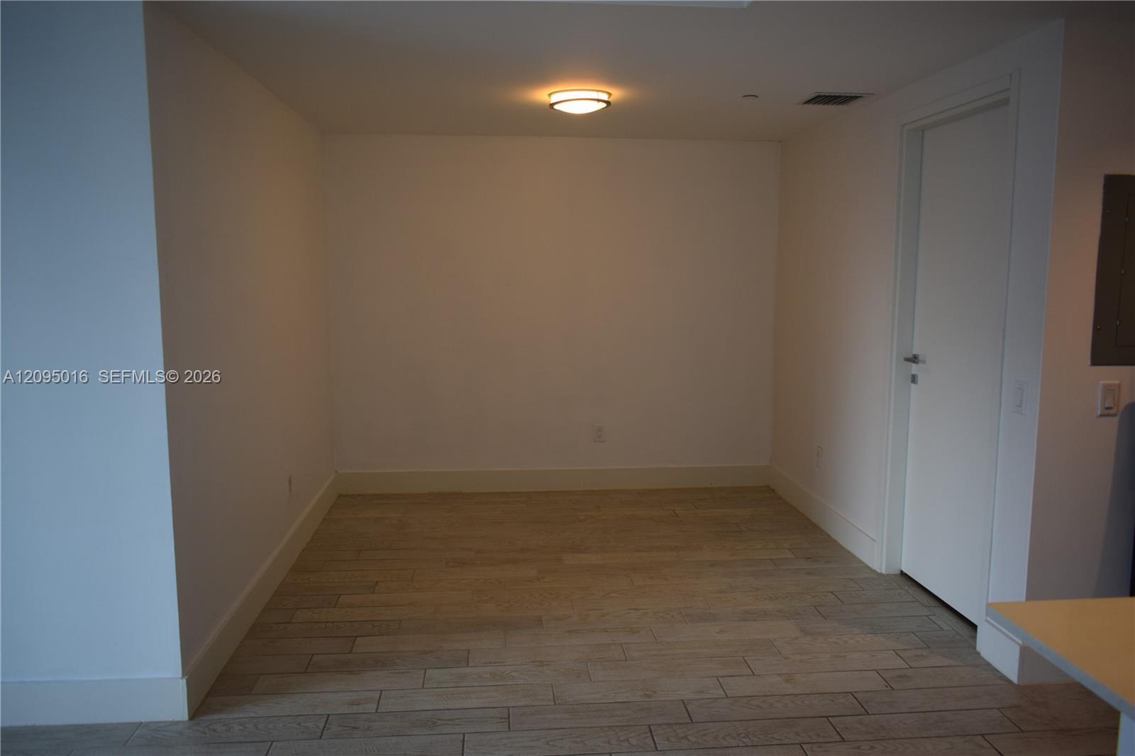 Miami, FL 33131 photo 5