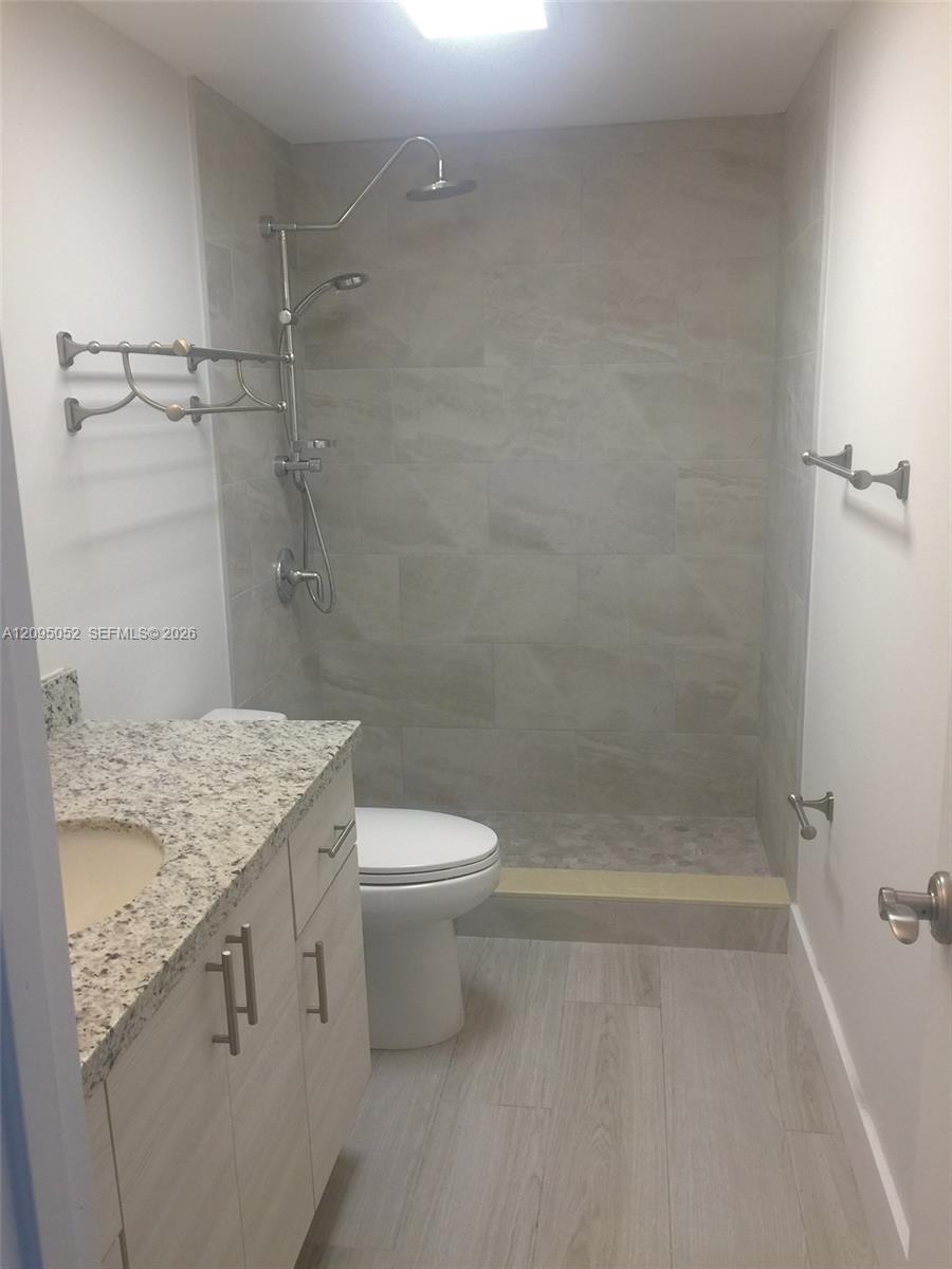 500 W Bayview Dr # 621, Sunny Isles Beach FL 33160 photo 4