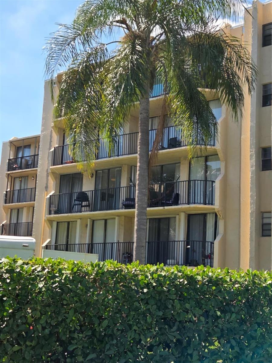 3500 BLUE LAKE Drives # 304, Pompano Beach FL 33064