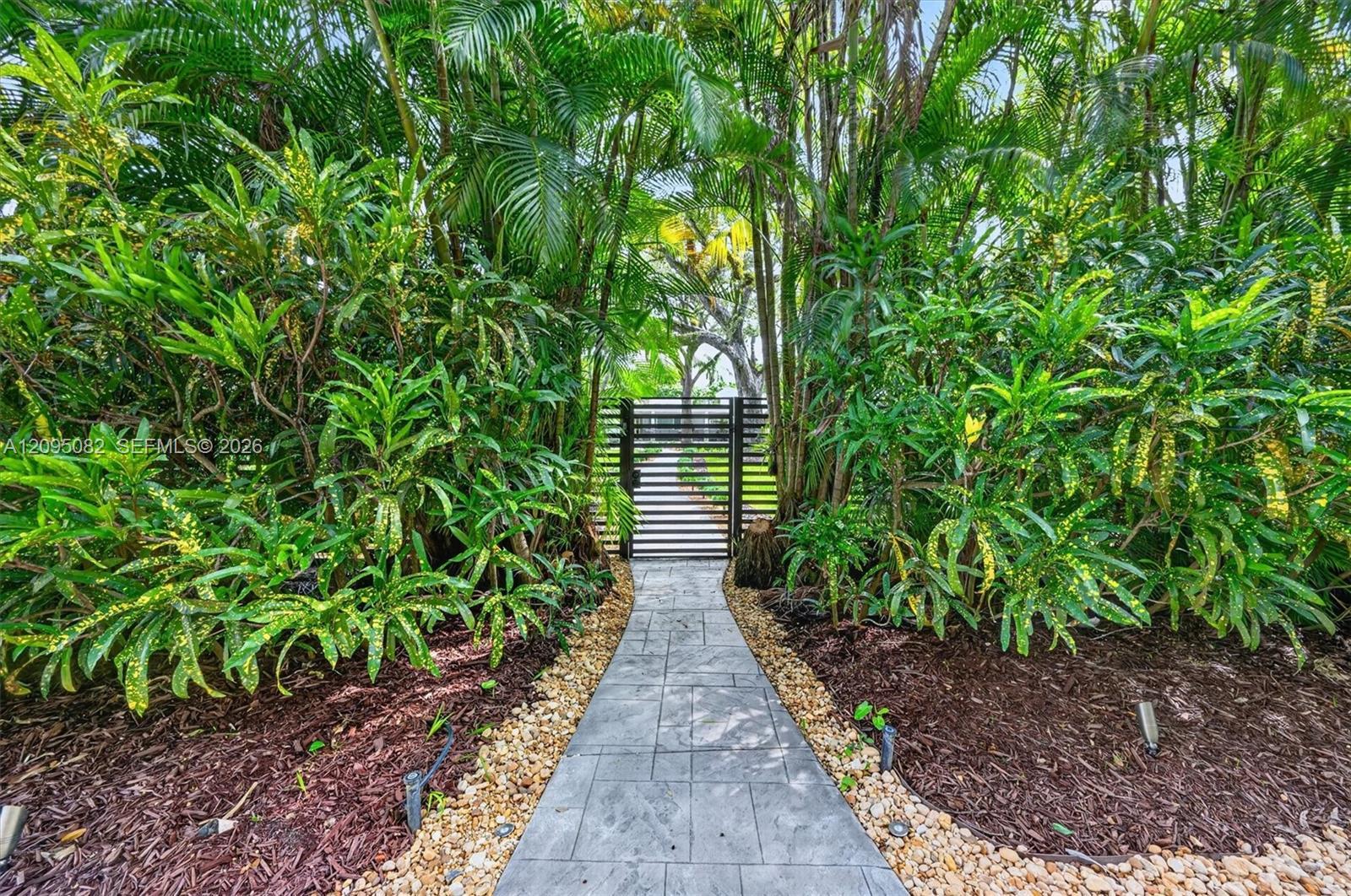 6750 SW 74th St, South Miami FL 33143 photo 3