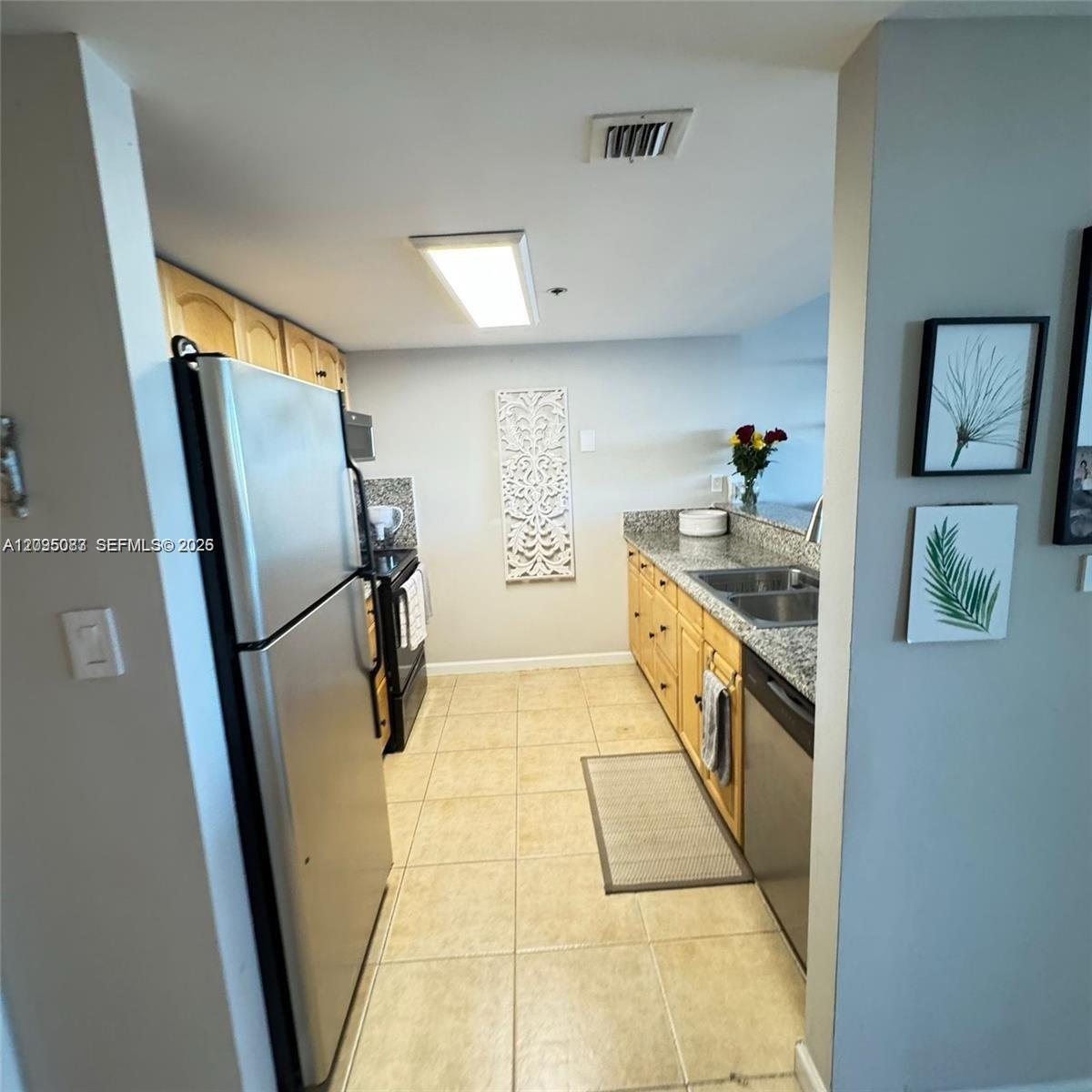 7601 E Treasure Dr # 512, North Bay Village FL 33141 photo 3