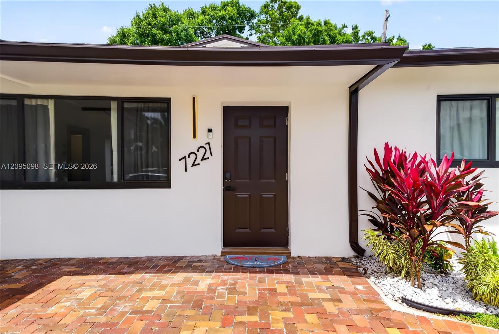 7221 Freedom St, Hollywood FL 33024 photo 2